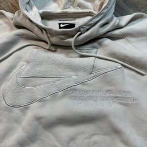 Nike Block Futura Logo Pullover Hoodie – Cream/Light Bone – Size M